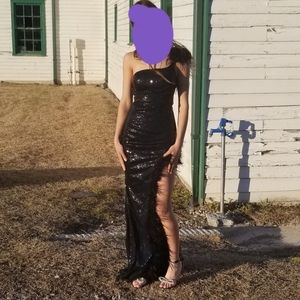 Black Prom Homecoming Sequin Feather Dress size 00 $595 worn 1 time